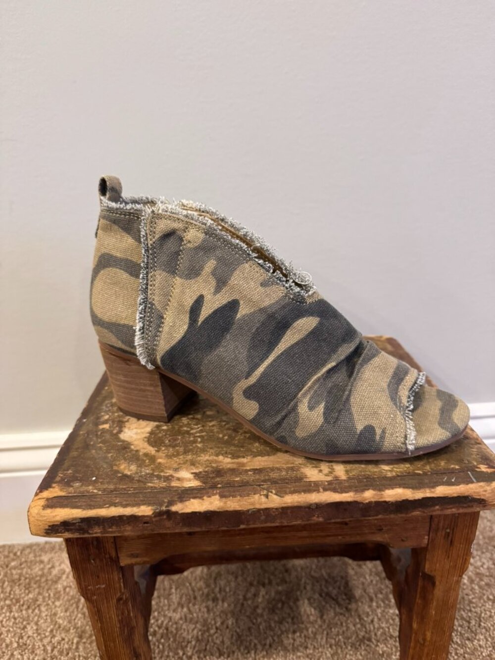 Camo Keely Wedge Heel Open Toe Shoe by Very G - Women's 7